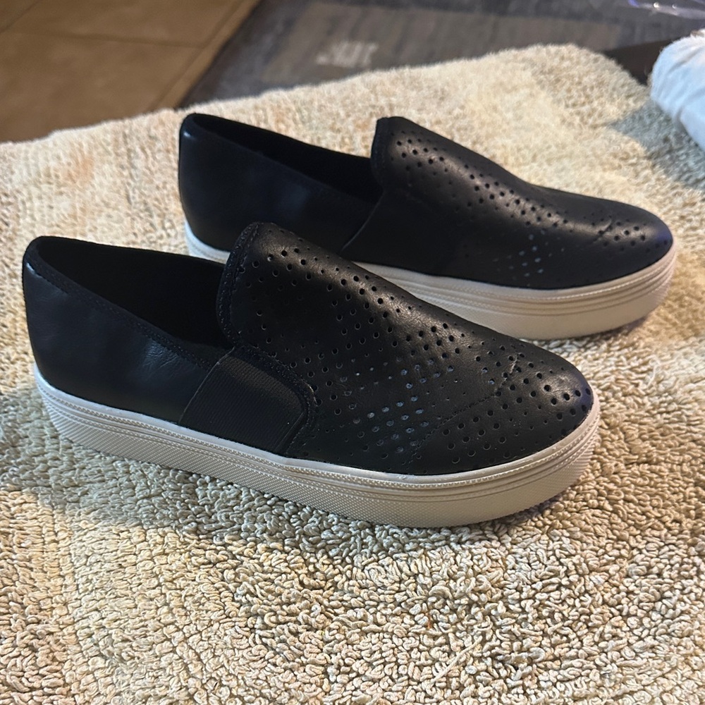 ELIZA Black Slip-On Platform Sneakers